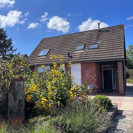 Cosy Vacation Home With Large Fenced Garden ブライニッセ エクステリア 写真
