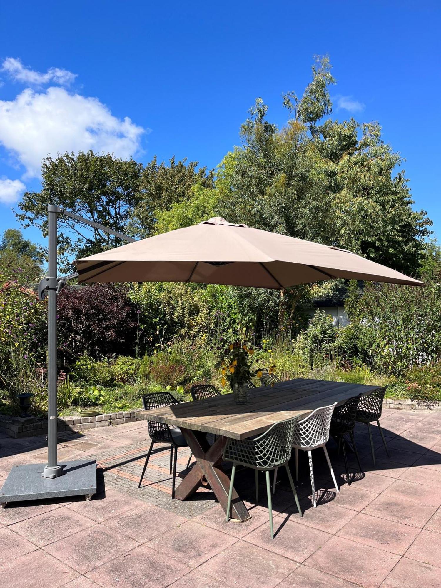 Cosy Vacation Home With Large Fenced Garden ブライニッセ エクステリア 写真
