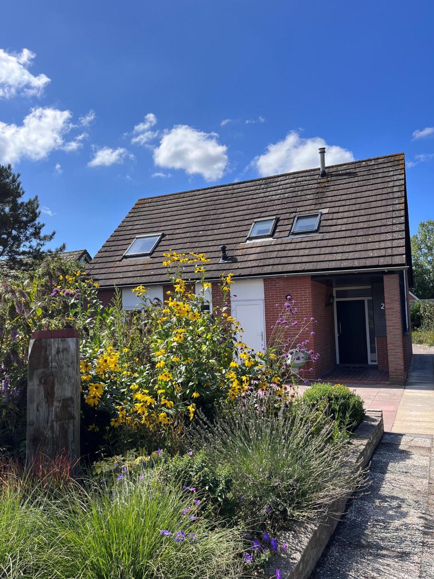 Cosy Vacation Home With Large Fenced Garden ブライニッセ エクステリア 写真