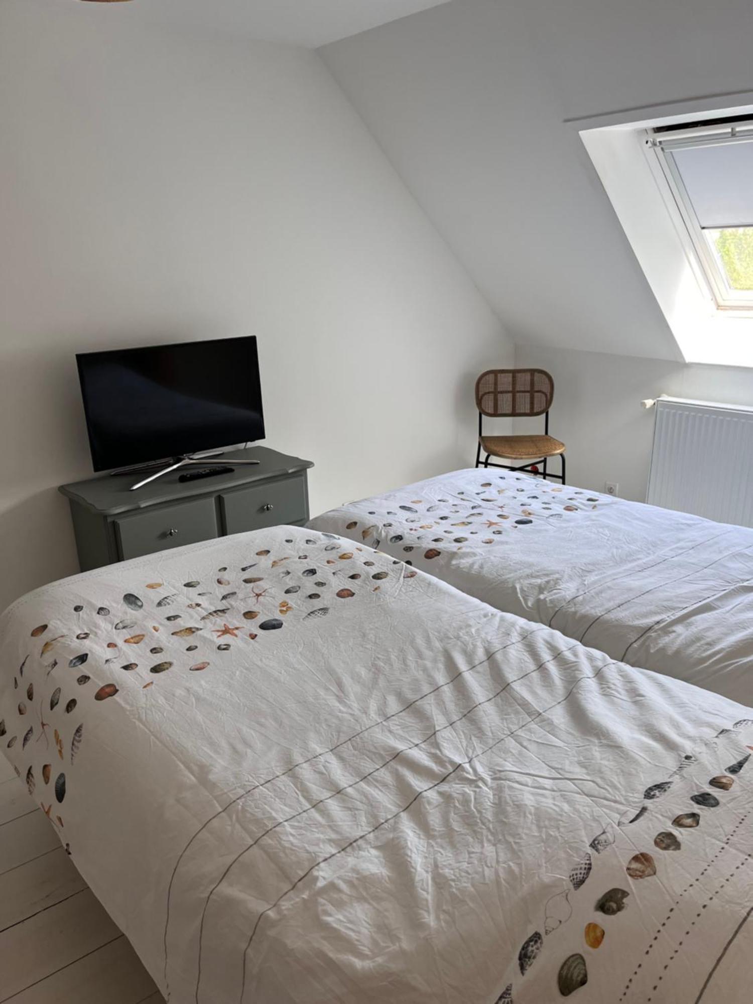 Cosy Vacation Home With Large Fenced Garden ブライニッセ エクステリア 写真