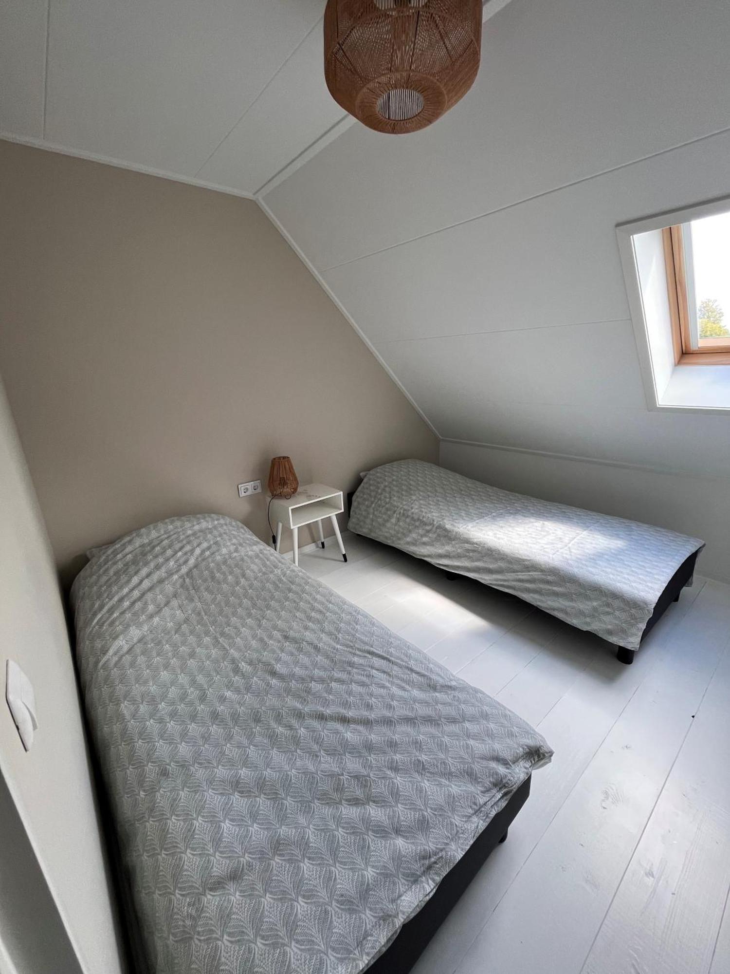 Cosy Vacation Home With Large Fenced Garden ブライニッセ エクステリア 写真