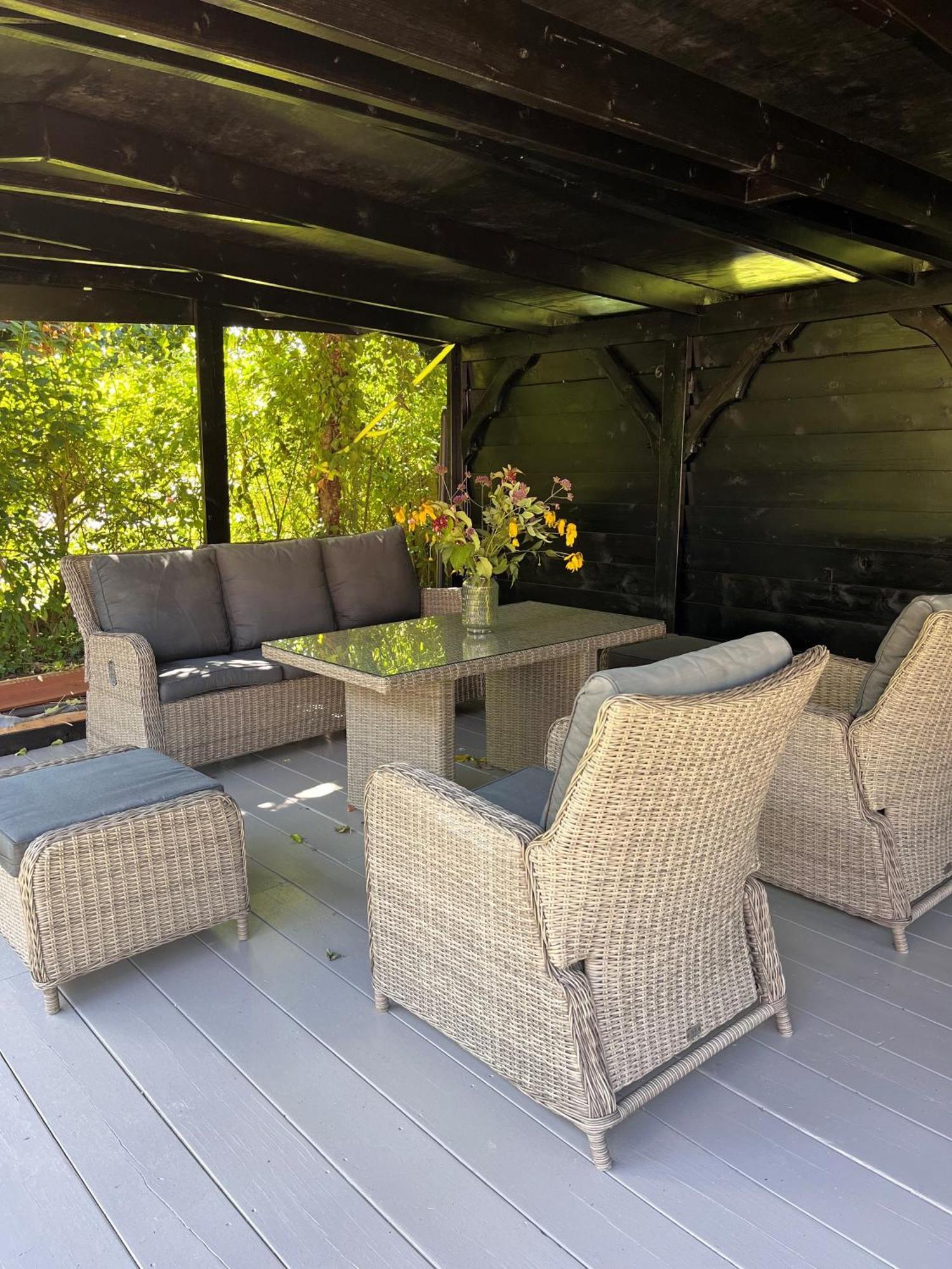 Cosy Vacation Home With Large Fenced Garden ブライニッセ エクステリア 写真