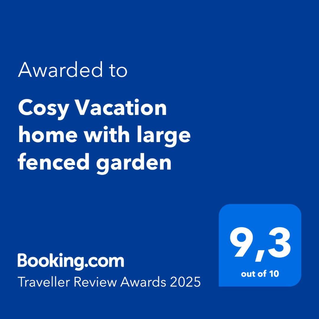 Cosy Vacation Home With Large Fenced Garden ブライニッセ エクステリア 写真